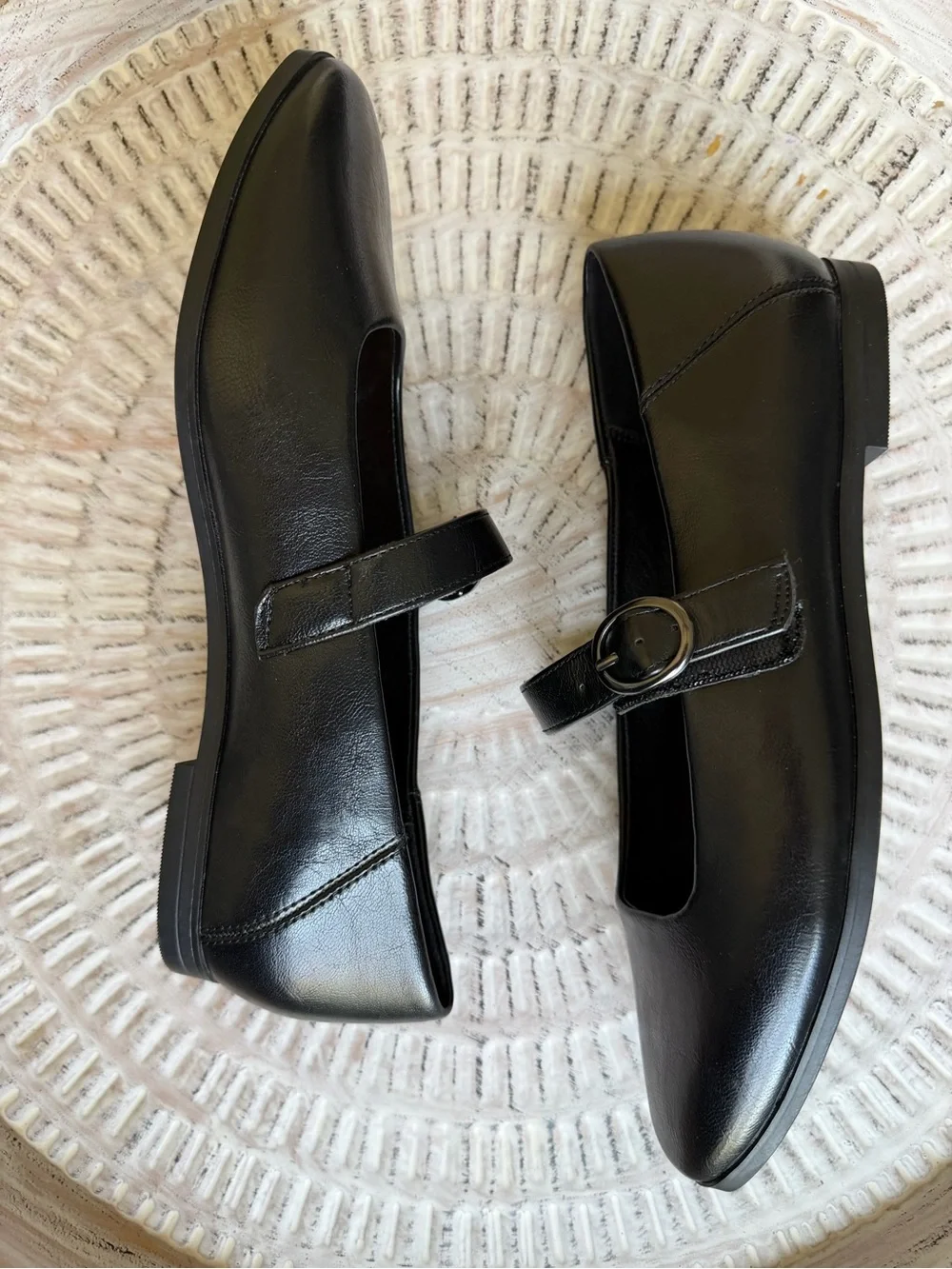 Baretrap’s Teagan MaryJane Flats in Black NWOT